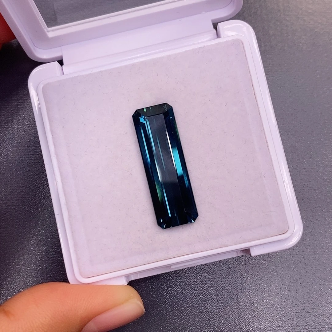 未镶嵌裸石碧玺14.3克拉