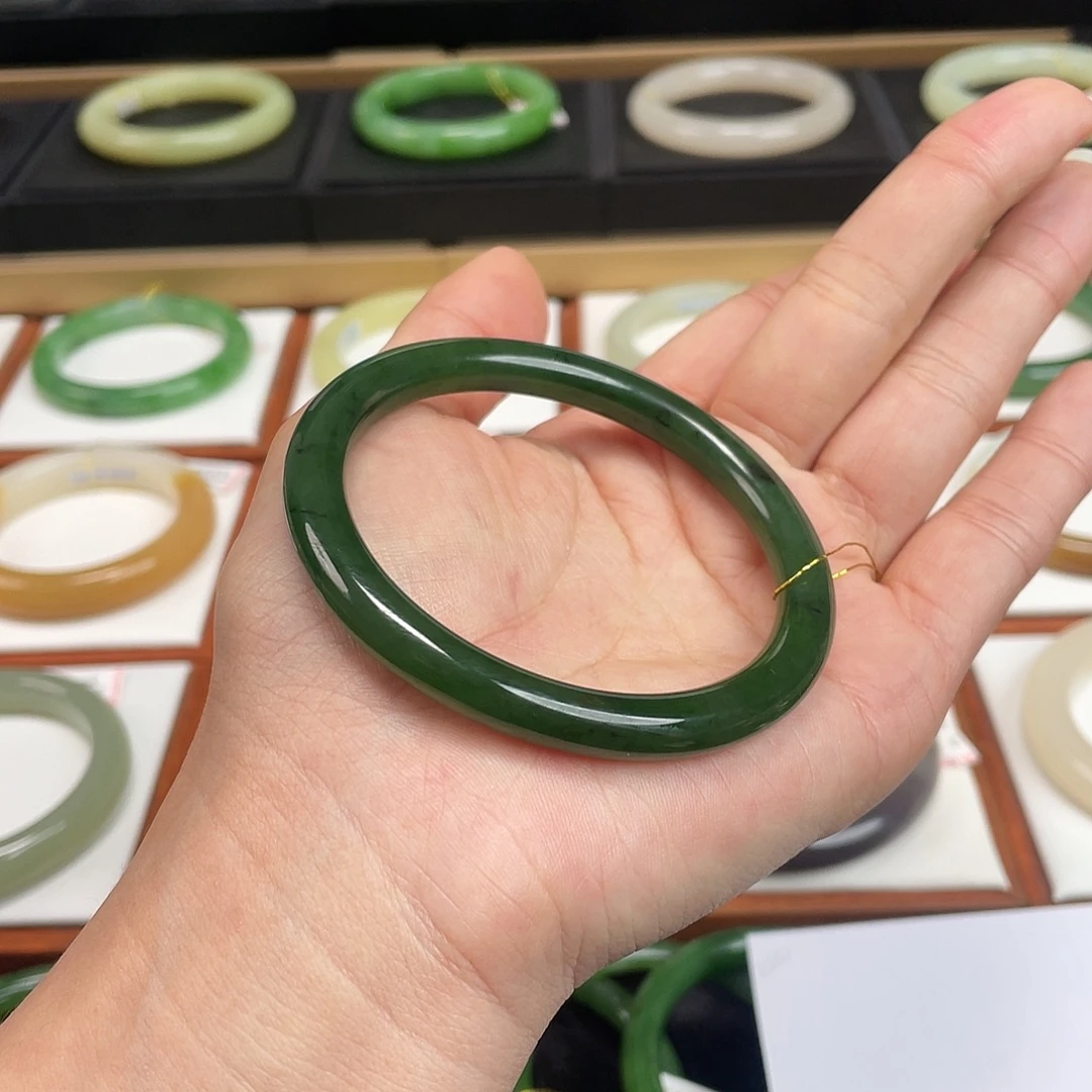 和田玉未镶嵌手镯-菠菜绿