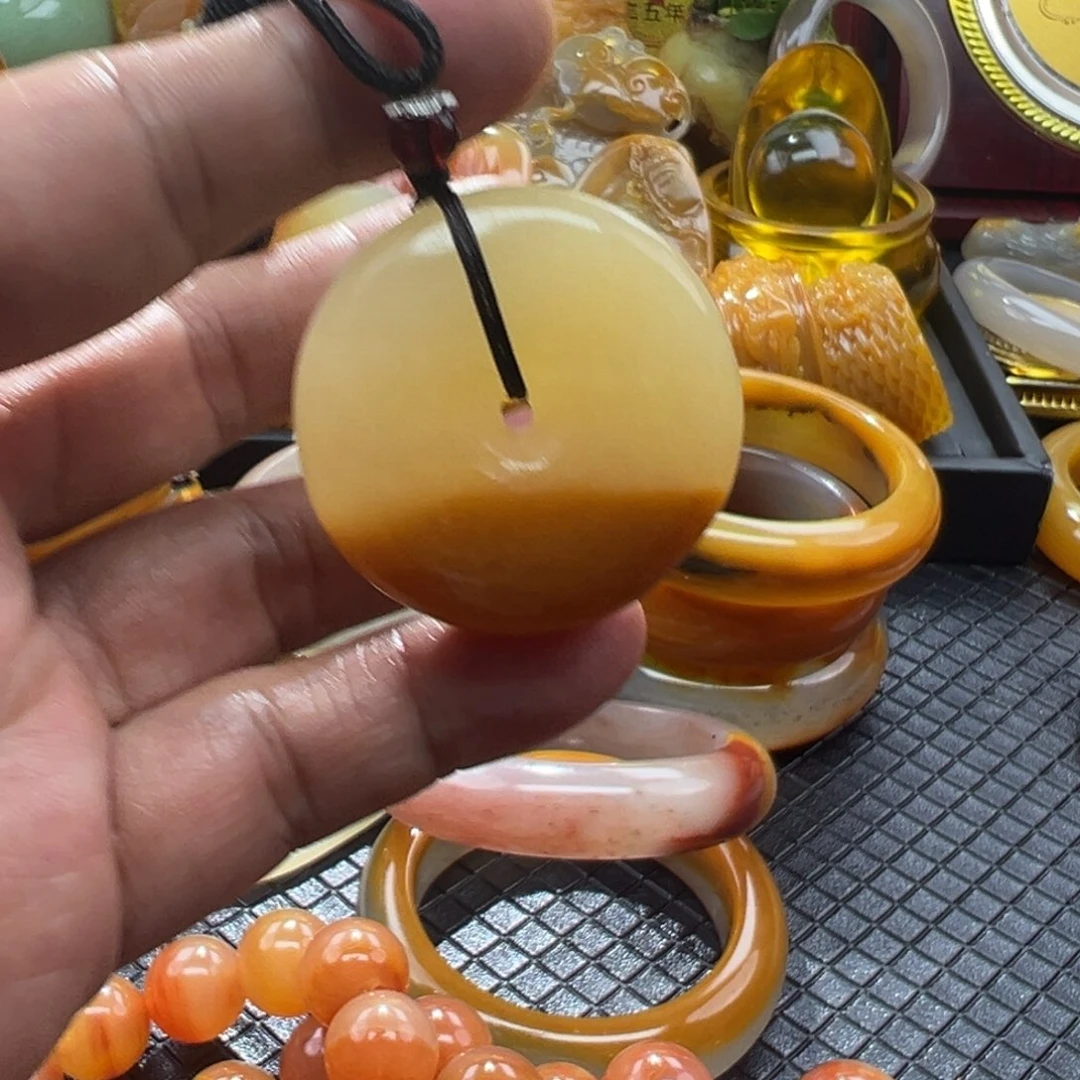 石英质玉未镶嵌颈饰