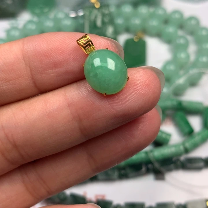 翡翠未镶嵌颈饰翡翠