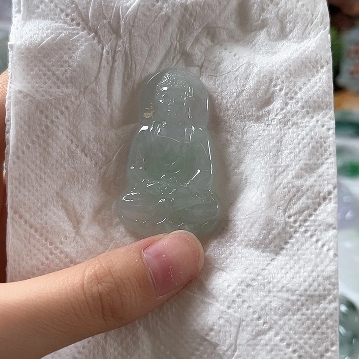 翡翠未镶嵌颈饰大日如来（羊猴守护神）