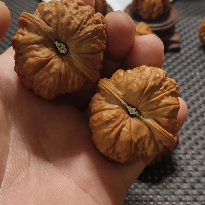 青***丘文玩核桃吊坠文玩核桃南瓜墩