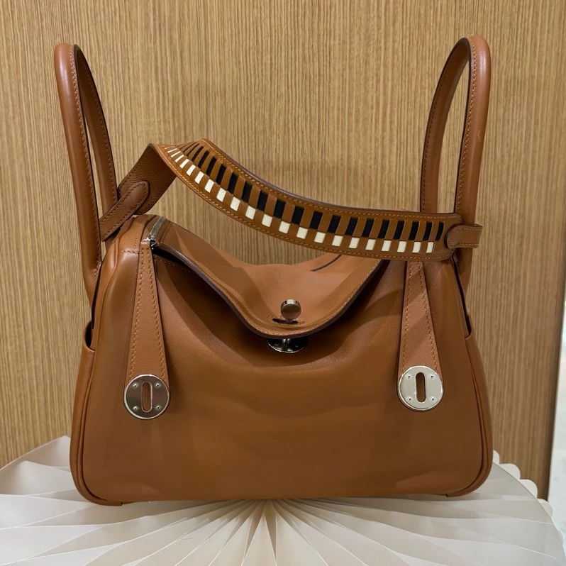 99新 Hermes/爱马仕 爱马仕 lindy26金棕S皮 C刻