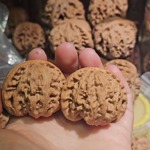 文玩核桃吊坠43粗筋