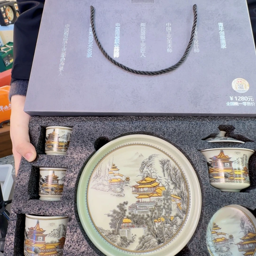 当代艺术家辞典等多种