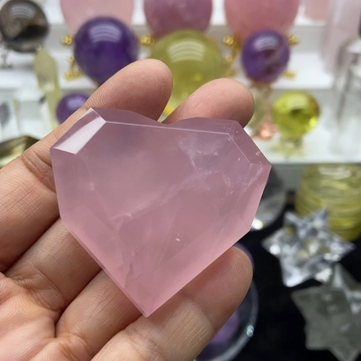 水晶摆件未镶嵌粉晶爱心
