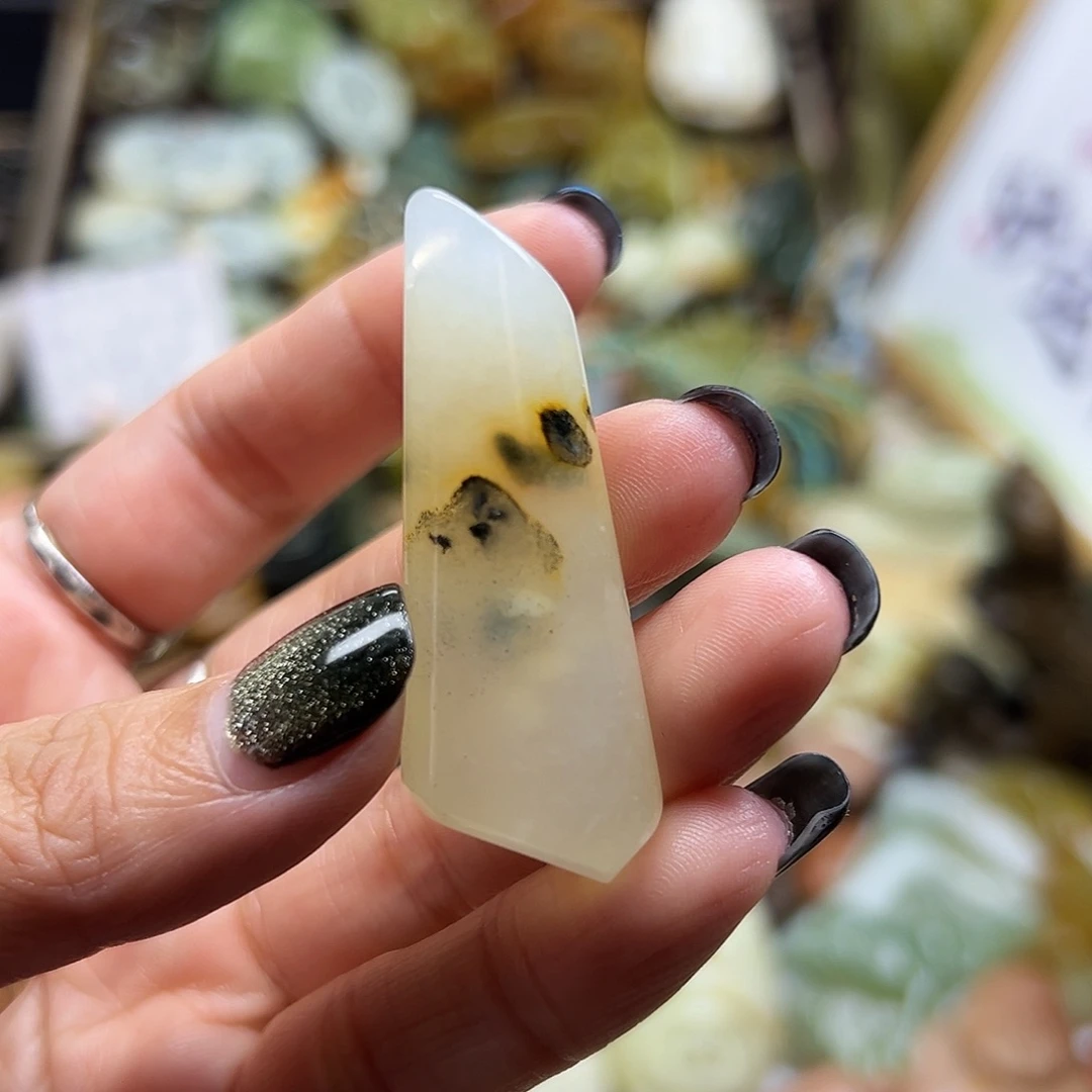 未镶嵌岫玉颈饰花玉锁骨