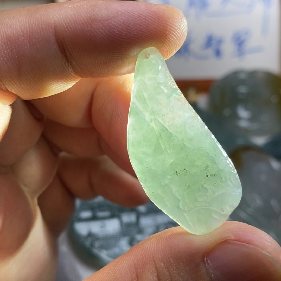 翡翠未镶嵌颈饰好