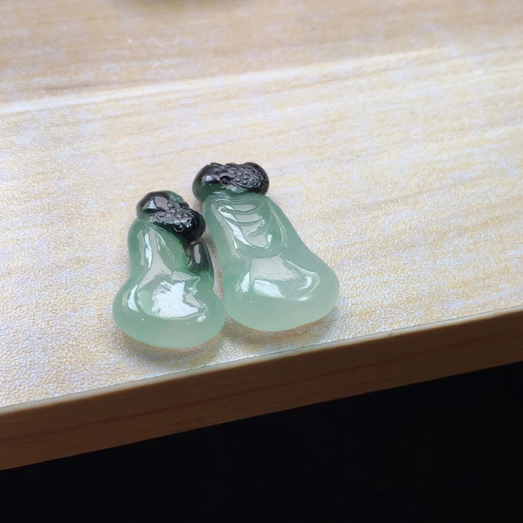 翡翠未镶嵌颈饰吊坠