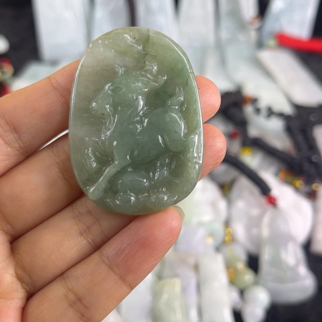 翡翠未镶嵌吊坠(不含链)瑕疵