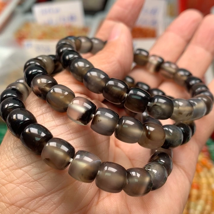 悦***r石英质玉未镶嵌颈饰3条