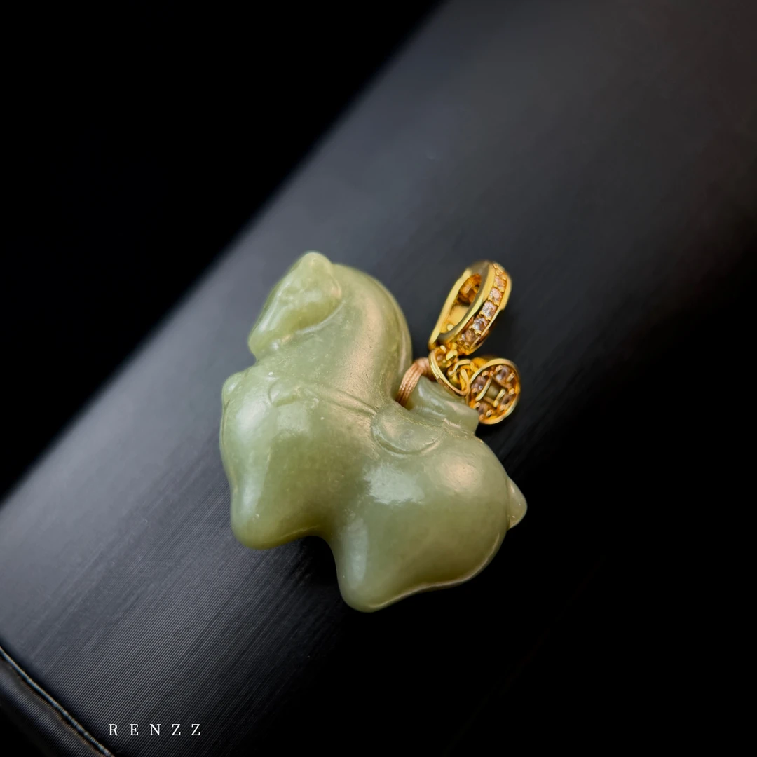 2720 和田玉/小马吊坠（不含链）