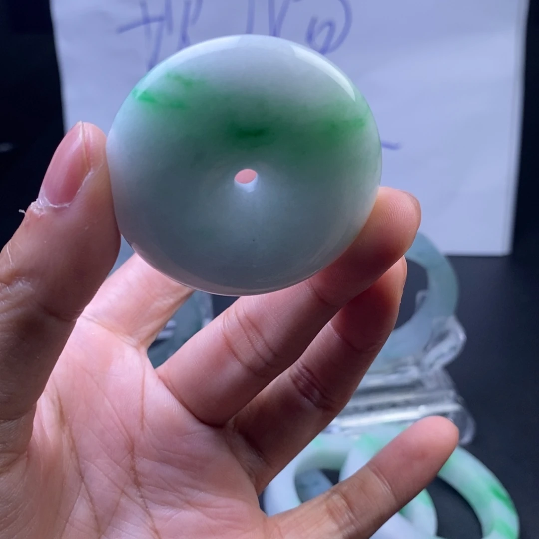 翡翠未镶嵌颈饰发一个