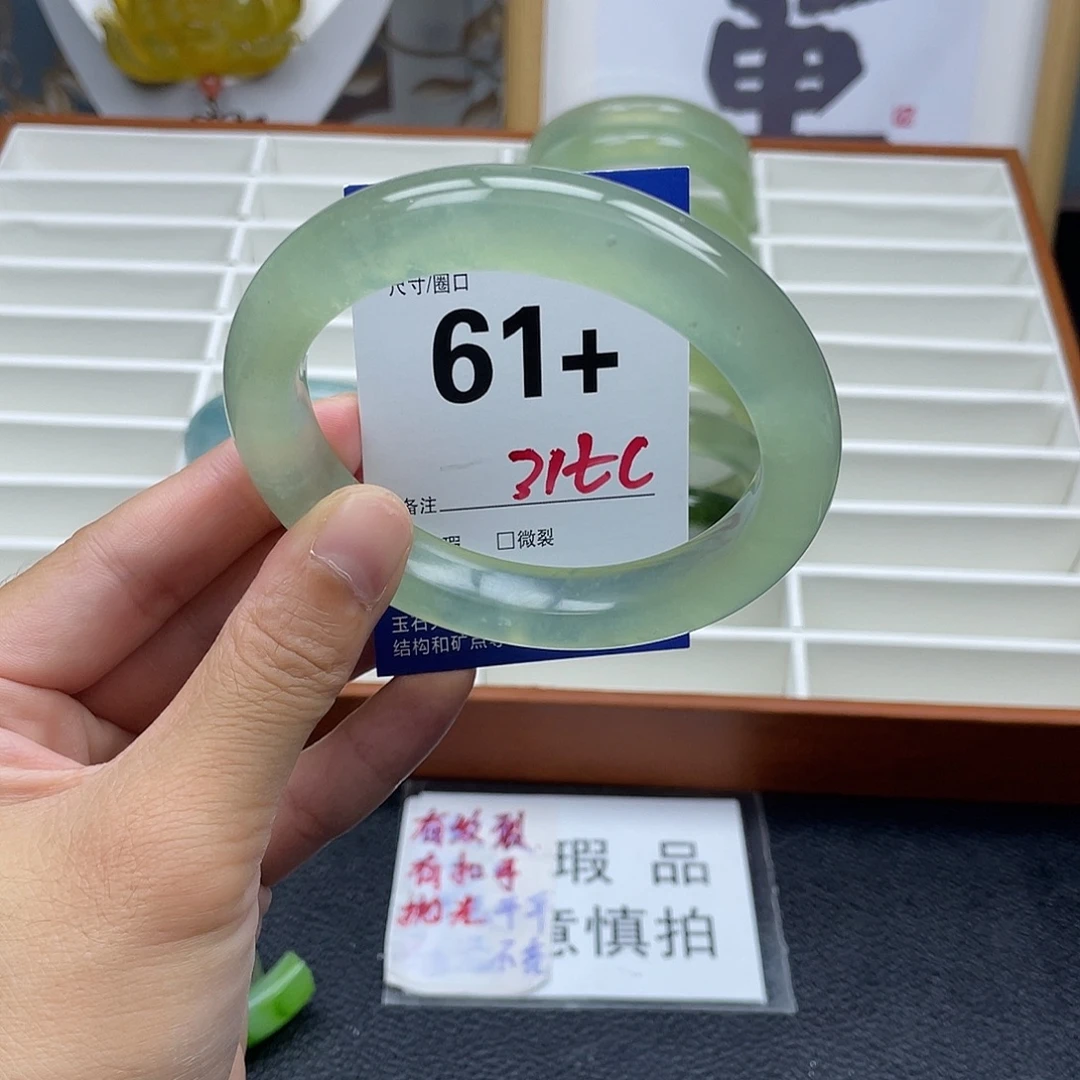 未镶嵌蛇纹石玉颈饰