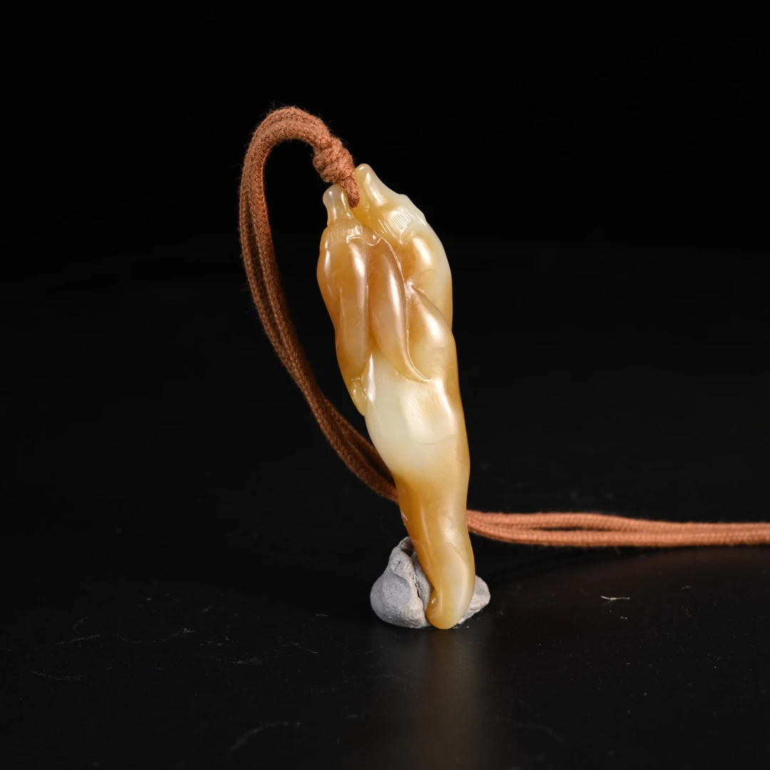 Lot88022510290002和田玉且末糖辣椒挂件/保利