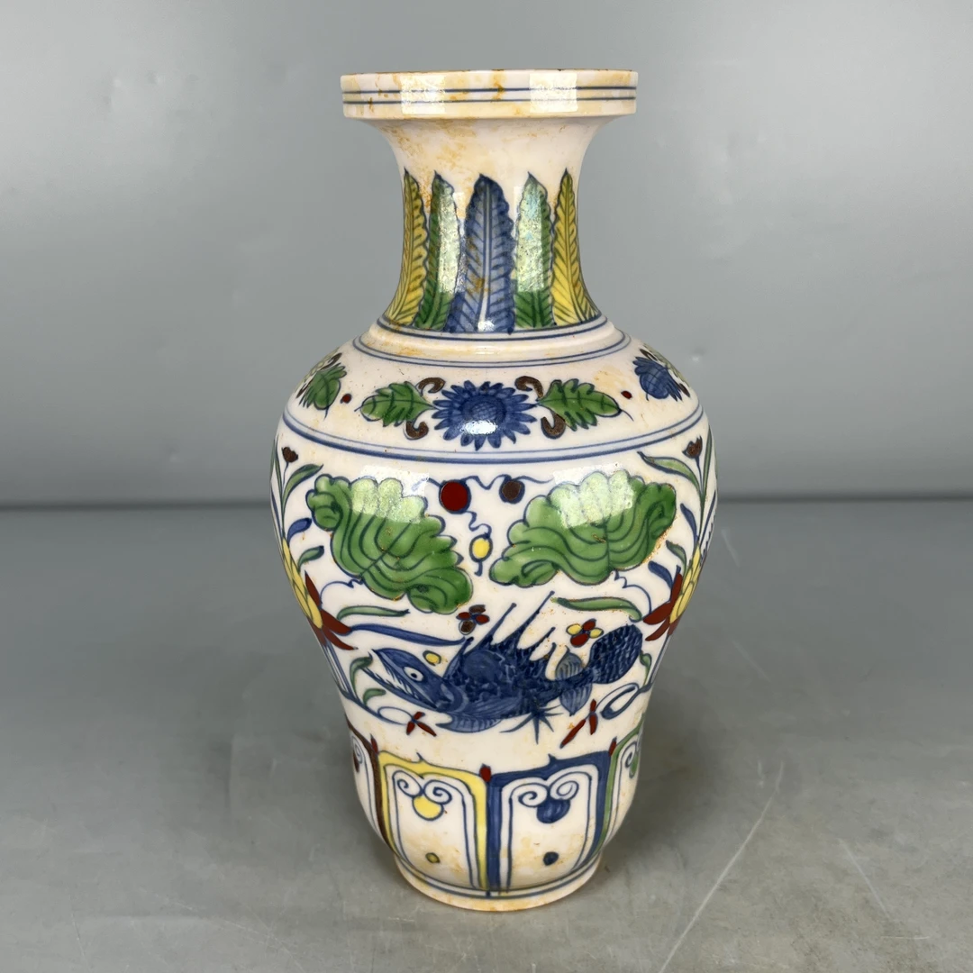 仿古瓷 仿古大明成化年制斗彩莲塘鱼纹赏瓶