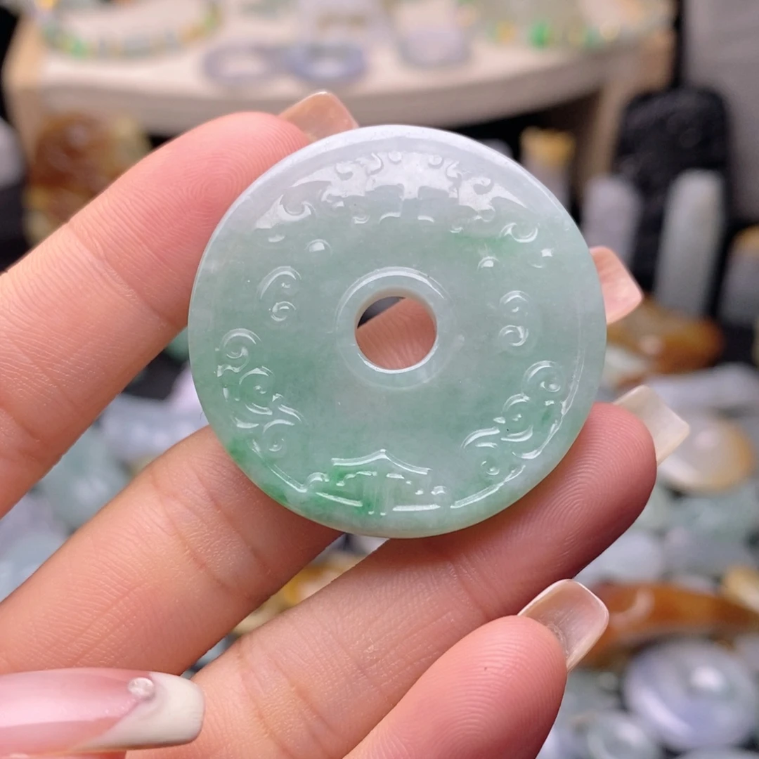 苏***言翡翠未镶嵌颈饰翡翠