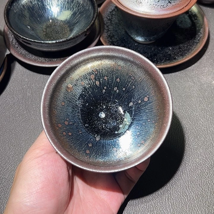 茶盏我们是有共同话题有