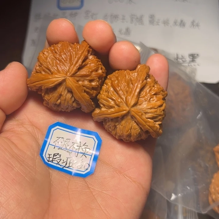 文玩核桃吊坠熊**二白狮子拼接瑕疵品不退不换