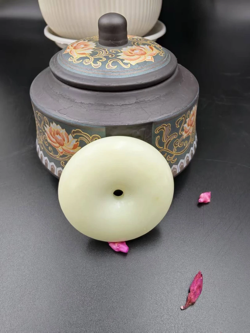 岫玉沙枣绿平安扣吊坠