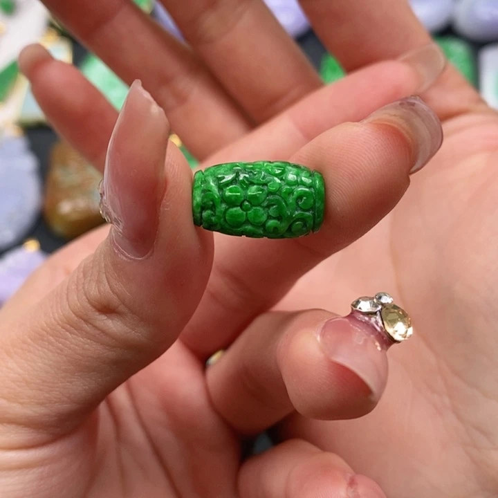 翡翠颈饰未镶嵌楚*吊坠