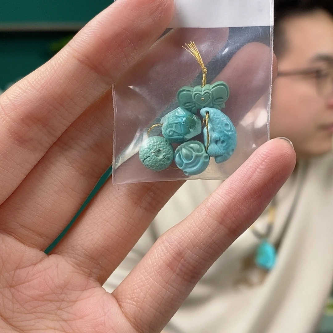 绿松石未镶嵌珠宝奇石