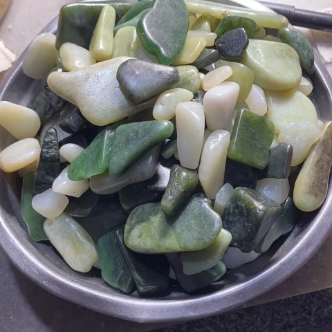 未镶嵌和田玉（糖玉）挂件牛****业