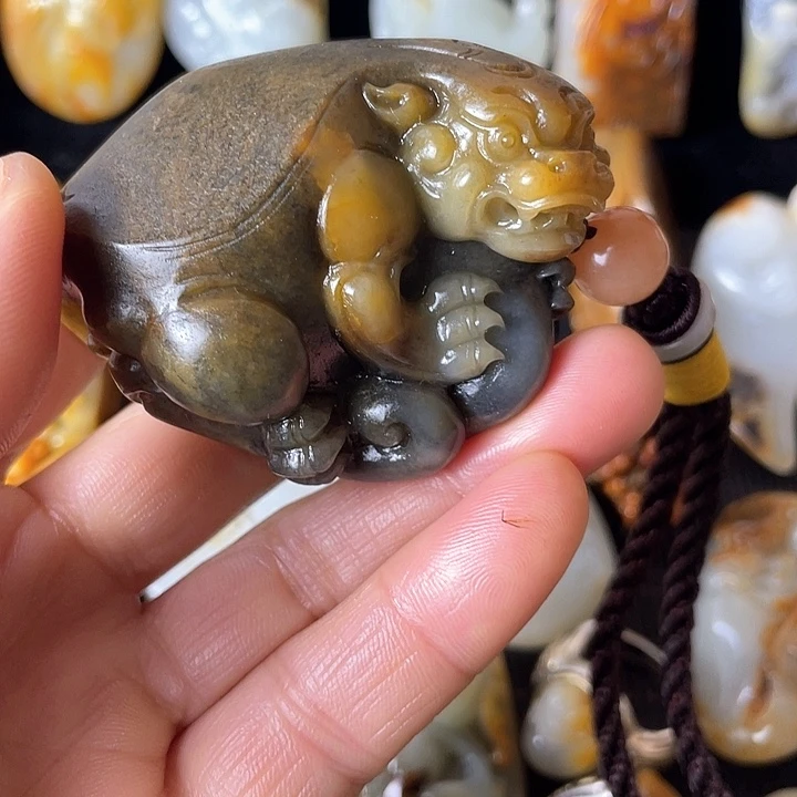 和田玉颈饰未镶嵌我****！