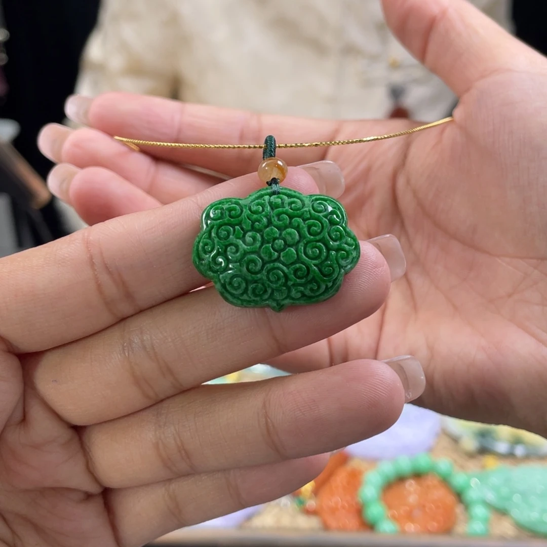 翡翠颈饰未镶嵌代编织