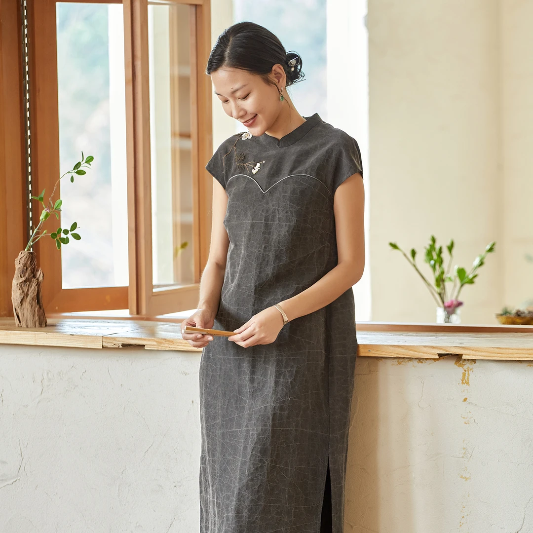 布小匠原创非遗桑蚕丝龟纹香云纱绣花旗袍女新中式复古端庄连衣裙