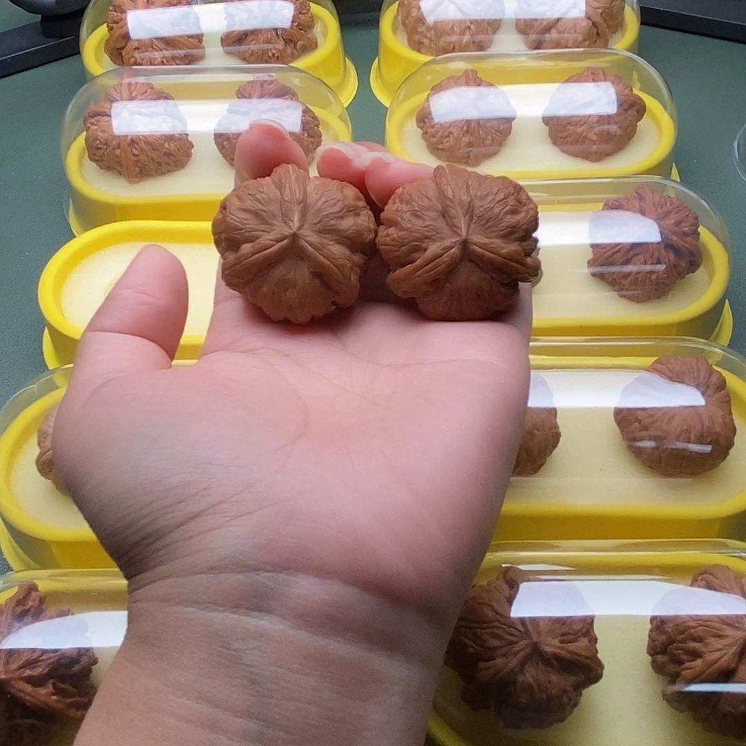 文玩核桃吊坠平谷元宝奔38