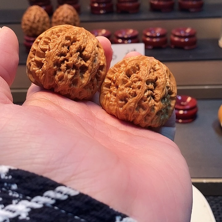 手***晃桃核把件44尺野生原树粗筋