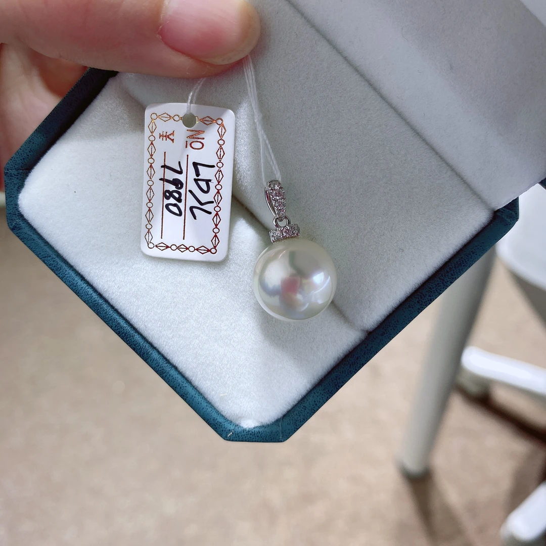 五一福利13.8mm澳白奶油白香草色肉眼无暇18k金钻吊坠