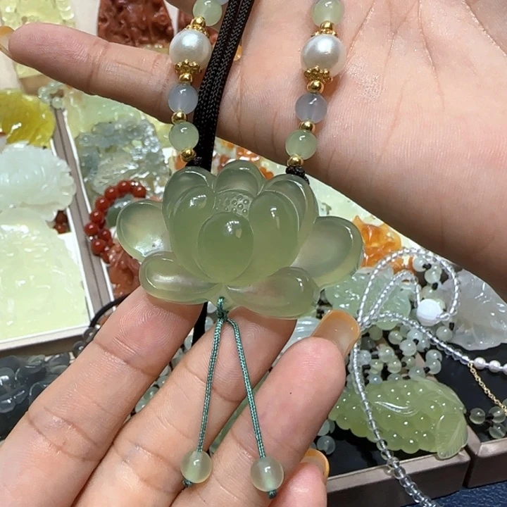 未镶嵌蛇纹石玉吊坠