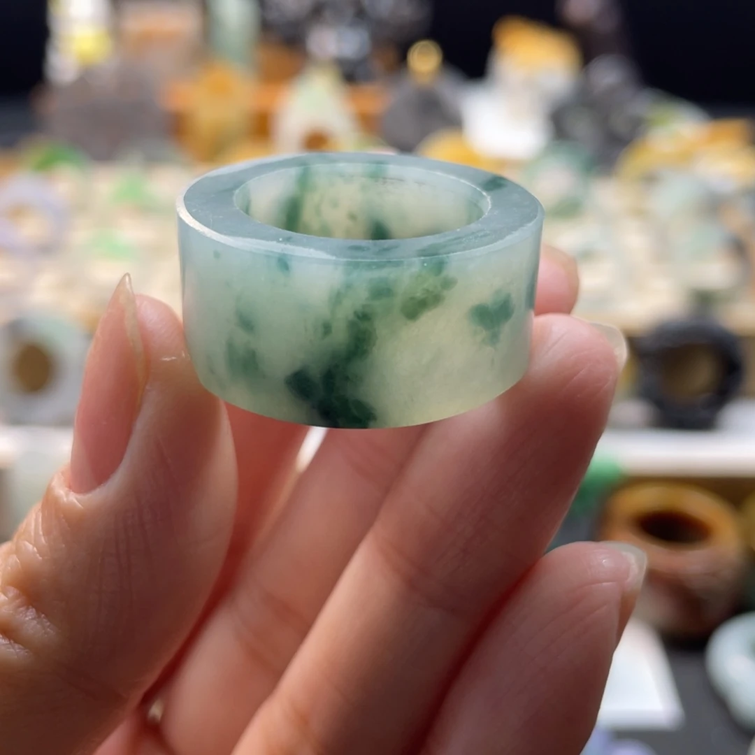 定制翡翠未镶嵌戒指