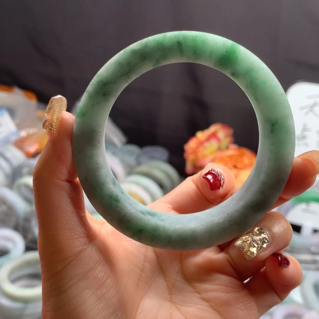 定制翡翠未镶嵌手镯