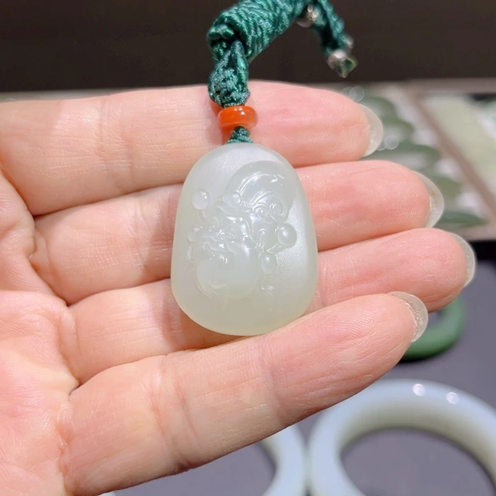 和田玉未镶嵌颈饰无结构财神