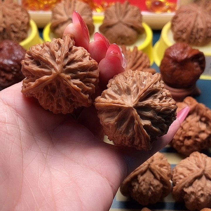 把件文玩核桃苹果圆三棱 40