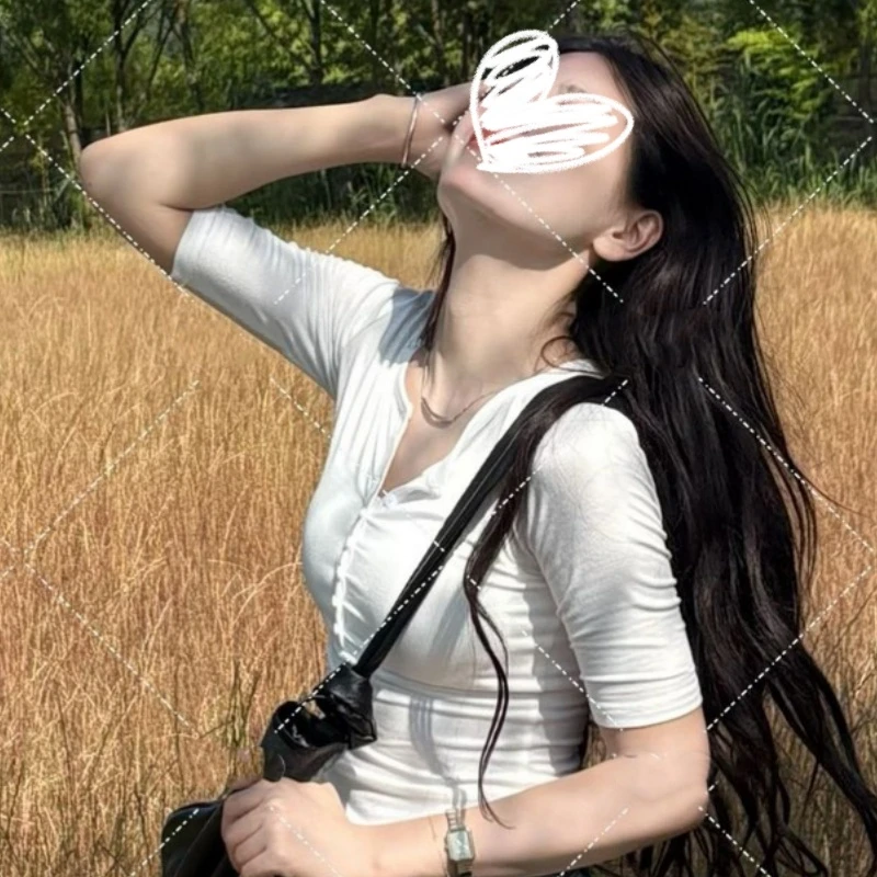 2025年夏季新款高级设计感中袖T恤显瘦气质时尚休闲修身纯欲上衣