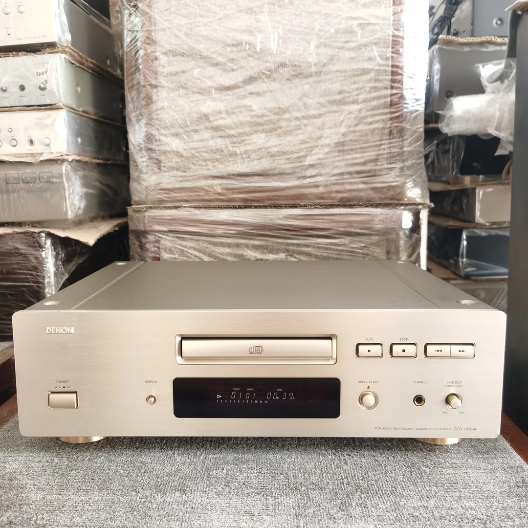 天龙CD机1650AL，使用220伏，面板右下角有一点点磕碰，不包邮