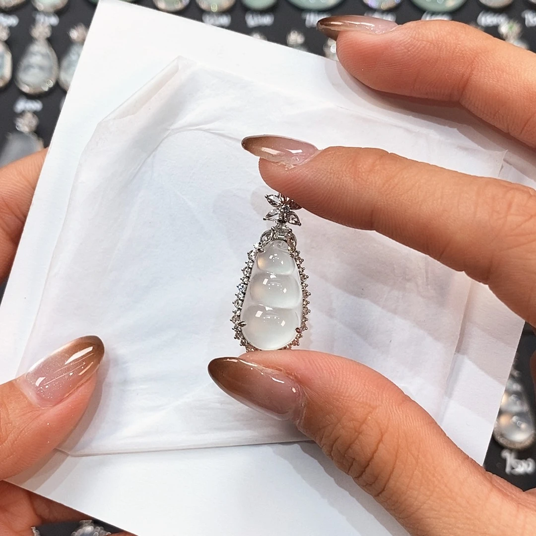 颈饰18K金镶嵌翡翠天然缅甸A货翡翠福豆