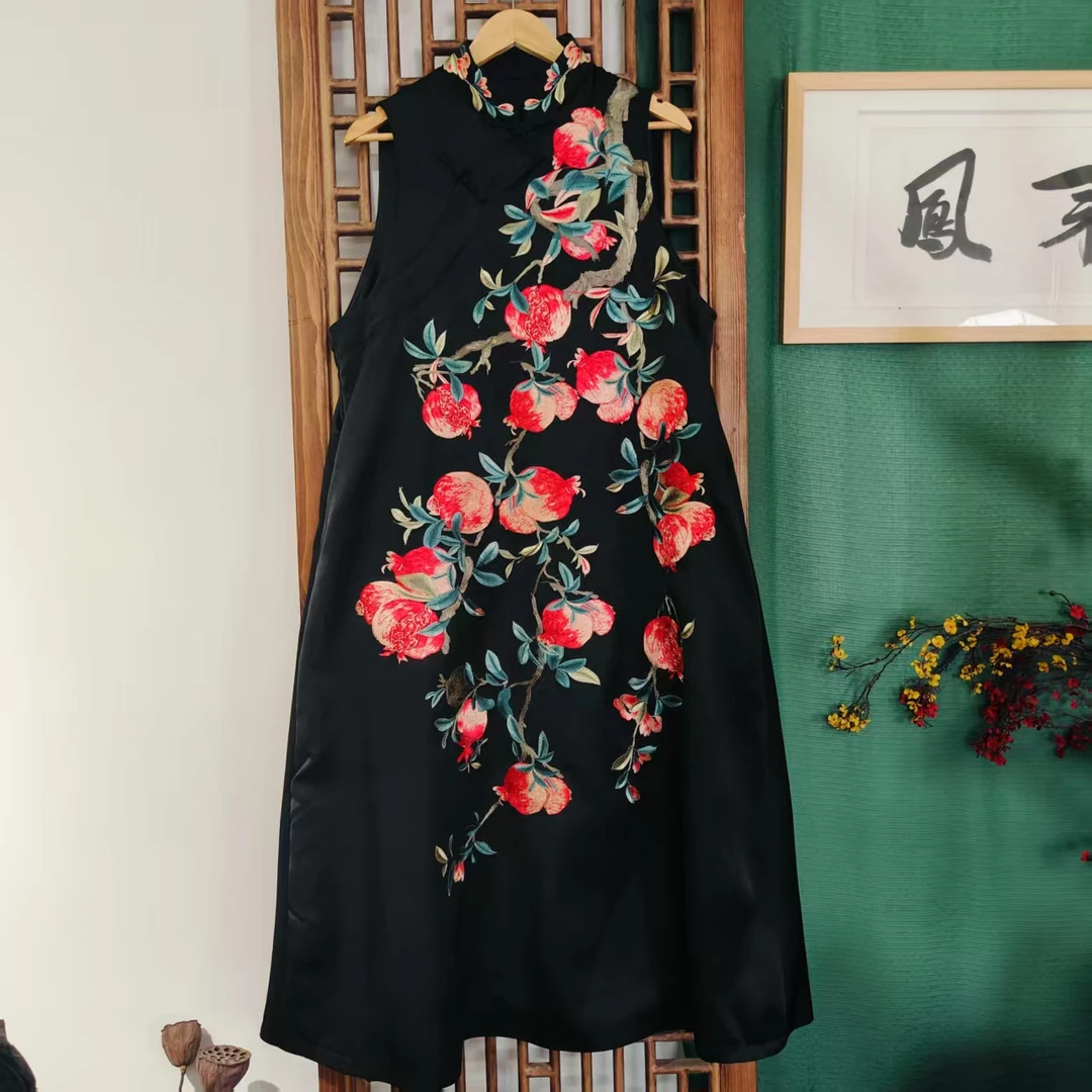 （LS223-42）凤徕兮私人定制黑色光板底红石榴刺绣盘扣小立领马甲
