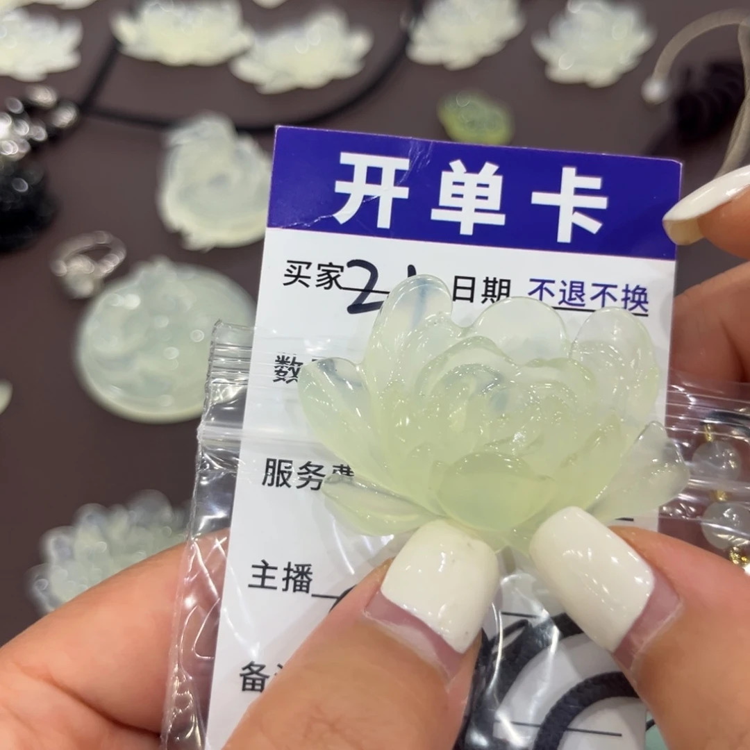 蛇纹石玉未镶嵌吊坠小*妈