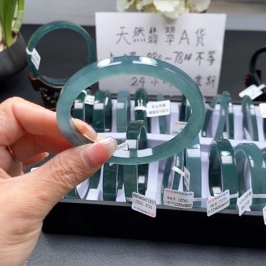 翡翠手镯未镶嵌明*57尺寸