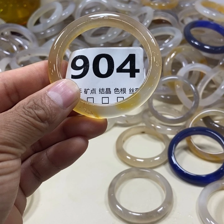 蜘***眯玛瑙/玉髓手镯未镶嵌