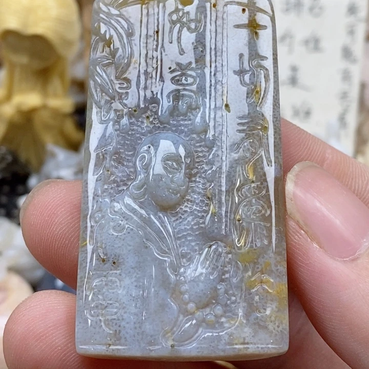 颈饰未镶嵌硅化珊瑚（珊瑚玉）有瑕