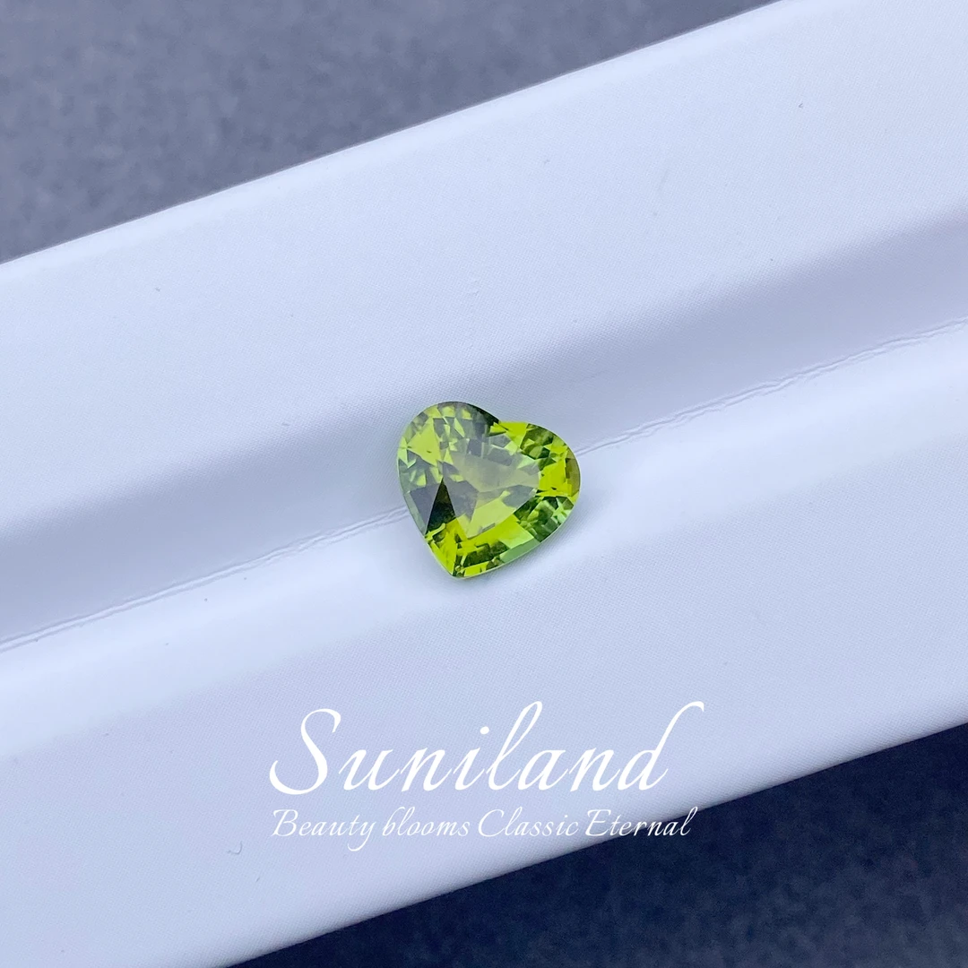 G550-FW-2.13ct天然炫彩金绿色精切爱心形碧玺裸石全净/8*8.6mm