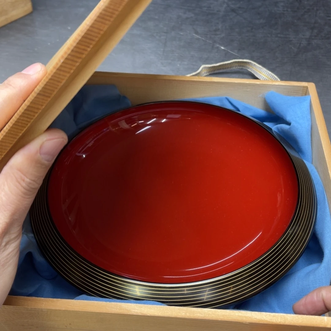 瓷片?密密麻麻地排列着一个大