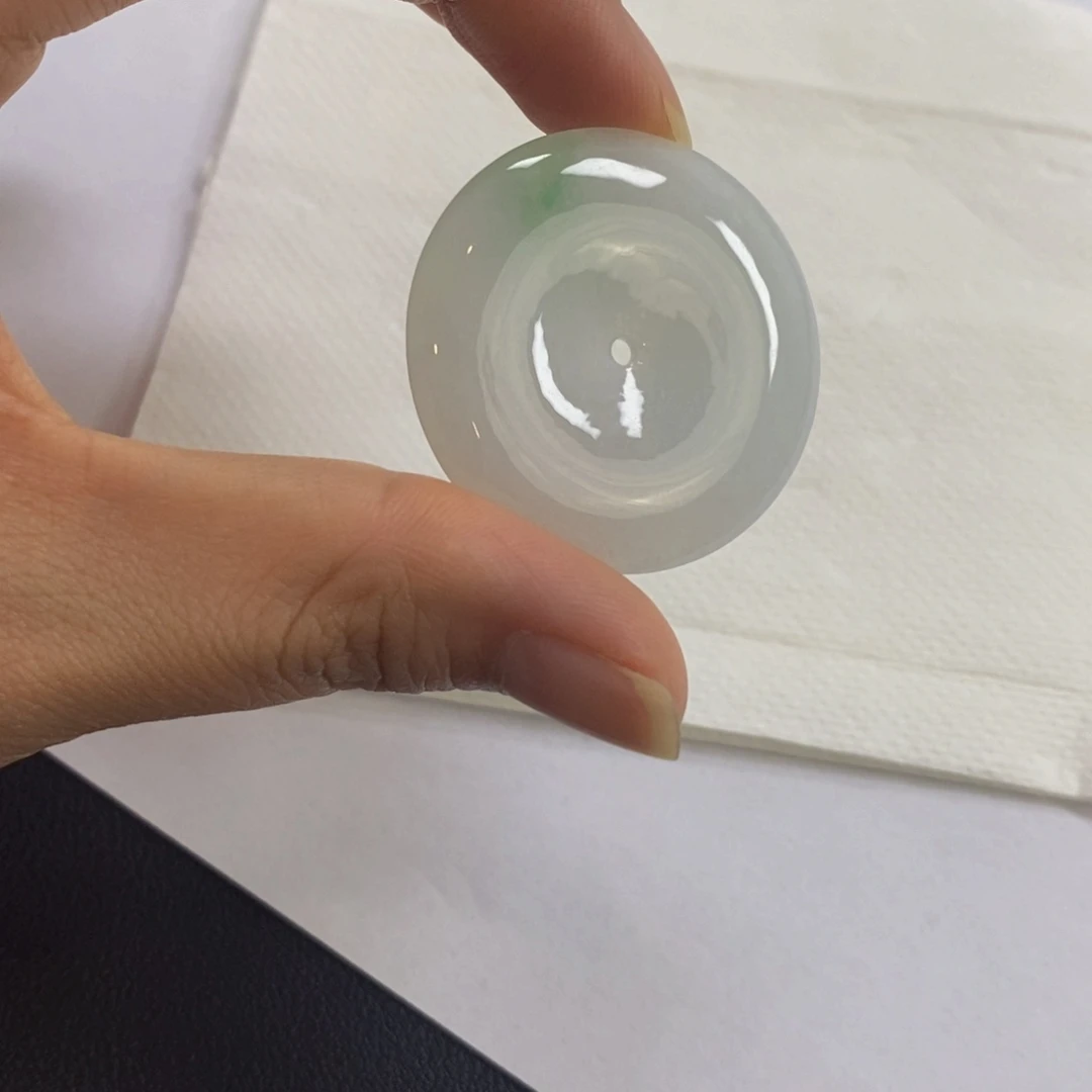 翡翠未镶嵌颈饰飘阳绿平安扣