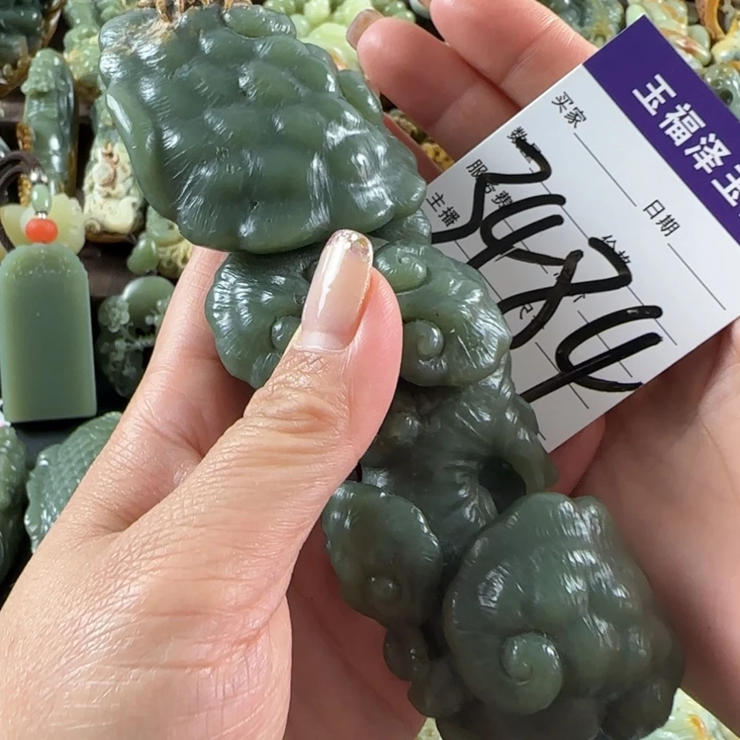 超***人透闪石质玉未镶嵌把件